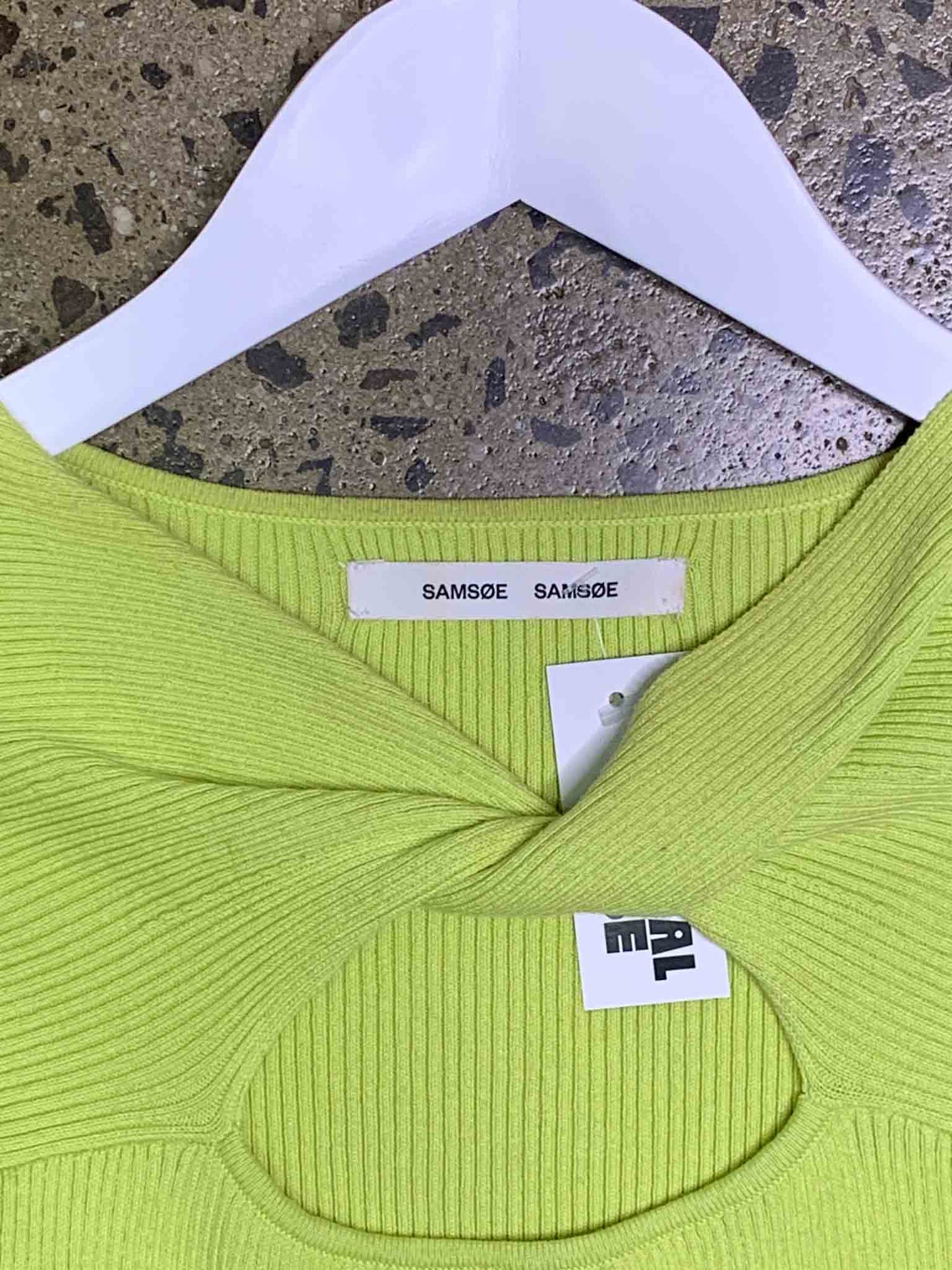 Size M | Samsoe Samsoe Ribbed Front Twist Cut Out Top