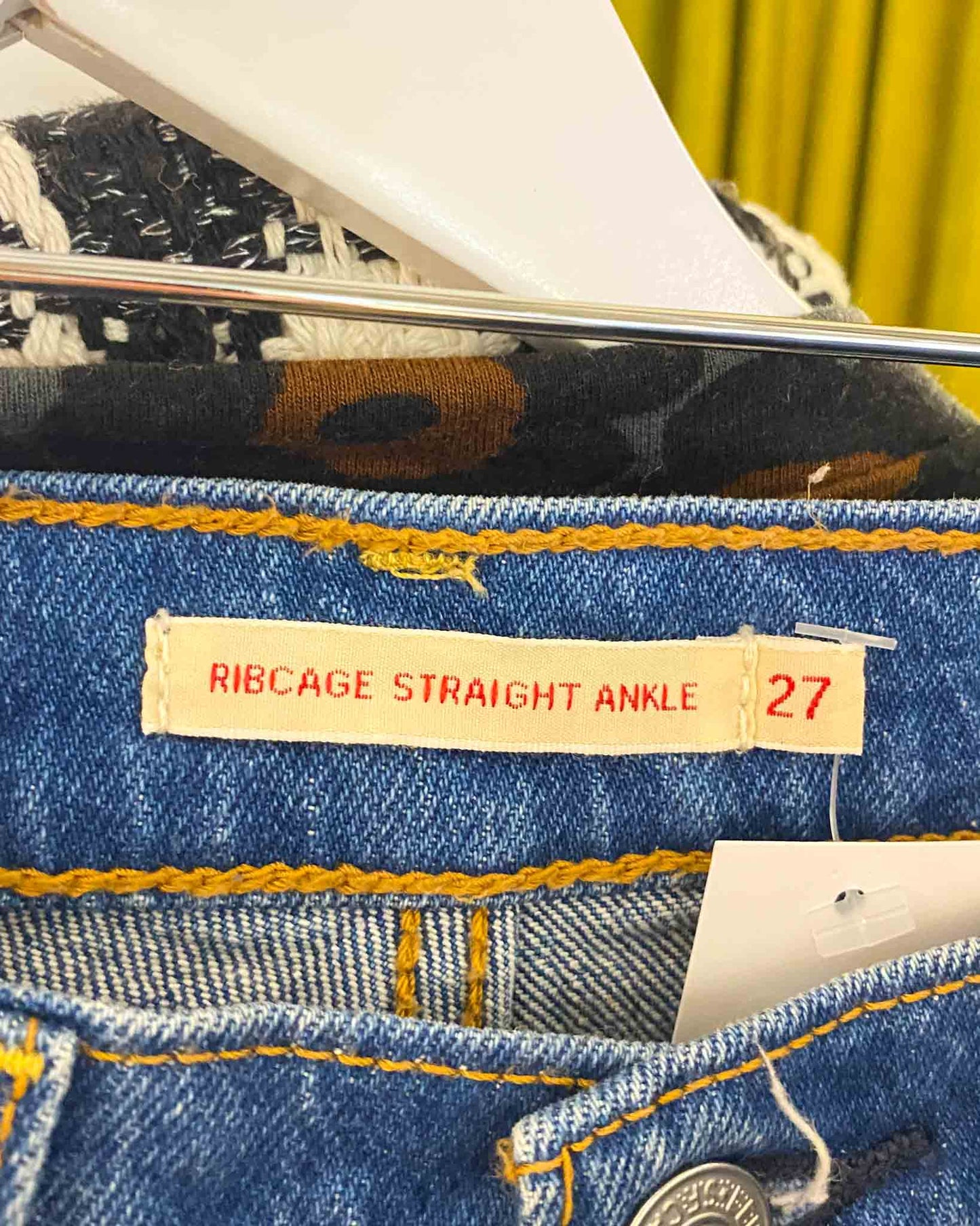 Size 27 | Levi's Ribcage Straight Jeans