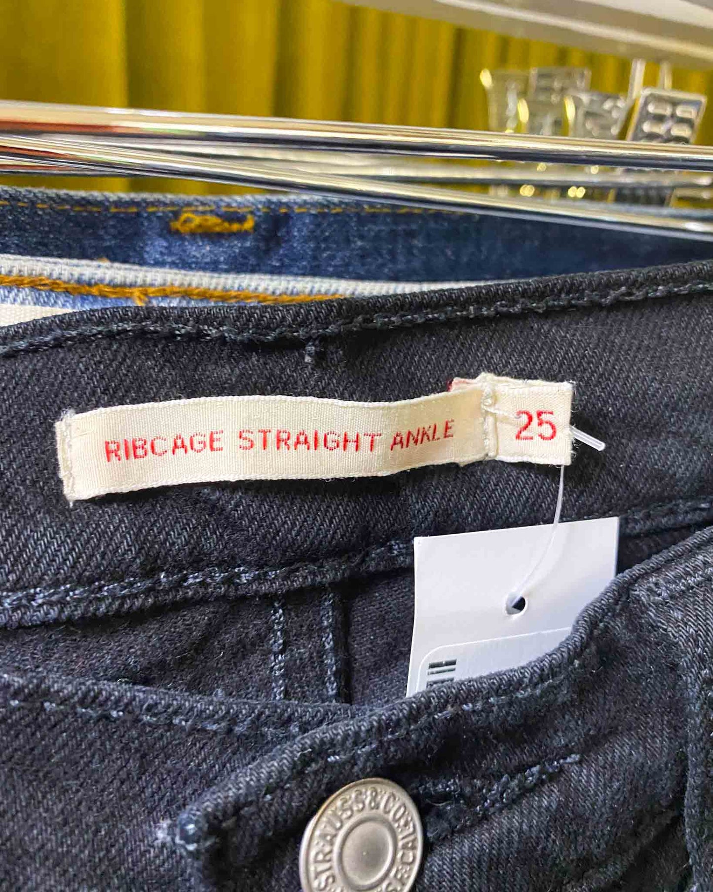 Size 25 | Levi's Ribcage Ankle Jeans