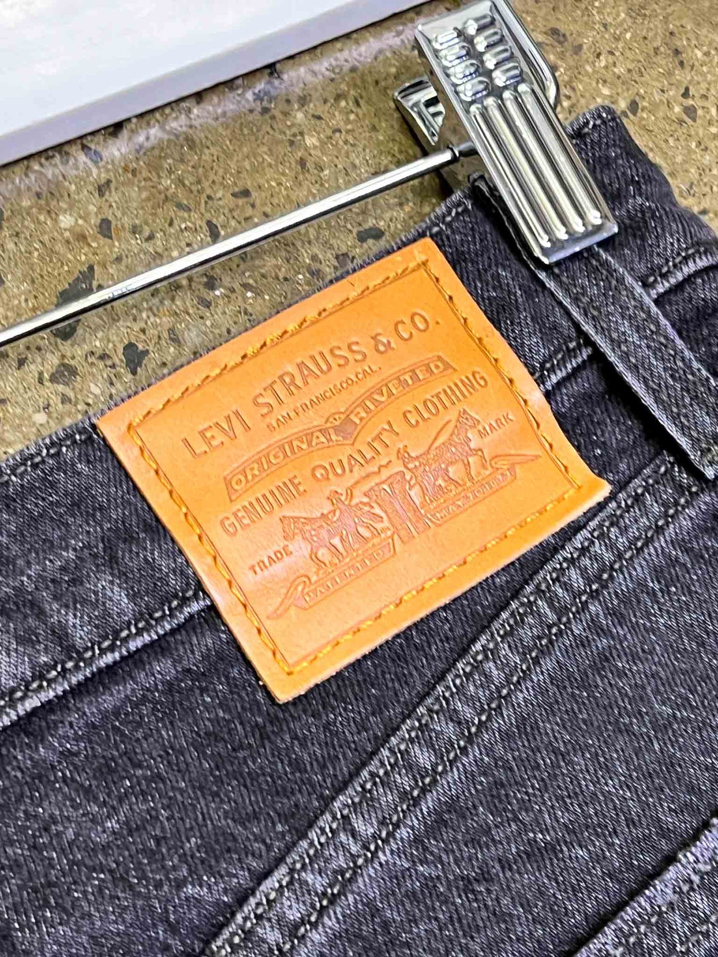 Size 26 (8) | Levi's Grey Ribcage Straight Jeans