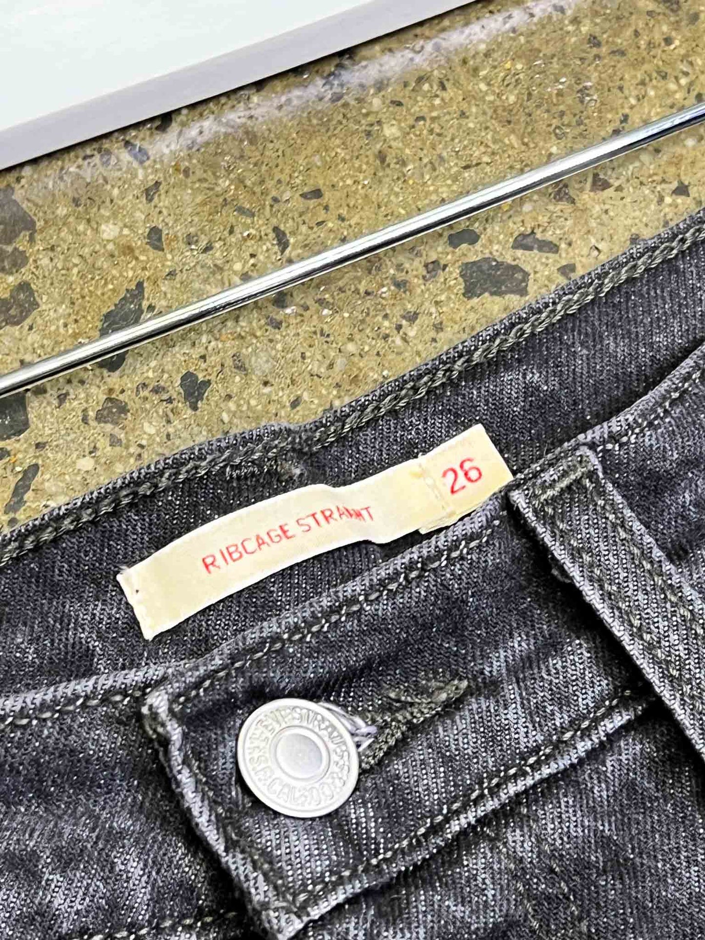 Size 26 (8) | Levi's Grey Ribcage Straight Jeans